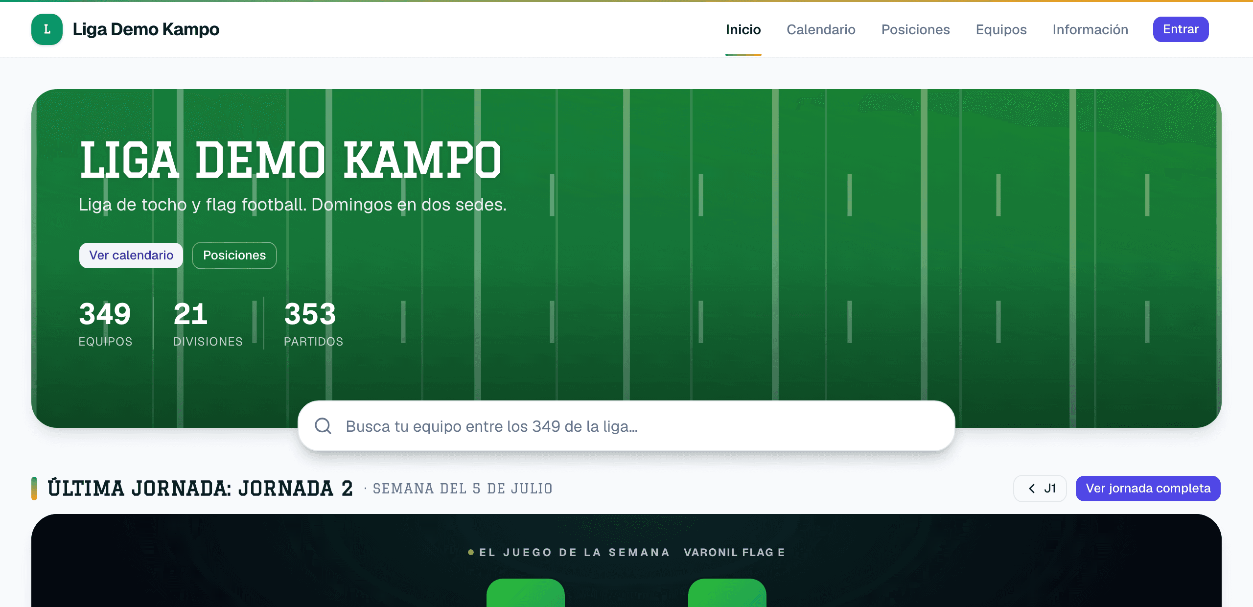 La misma liga con portada de cancha de día, tema claro y tipografía college